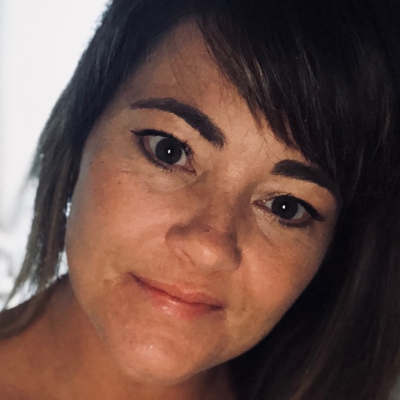 Meet your Posher, Julie - Picture 1 of 1